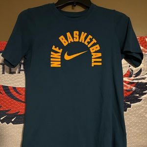Nike basketball boys short sleeve shirt L 14/16